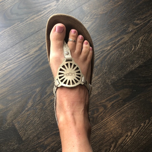 Ugh sandals size 8 - Picture 5 of 5